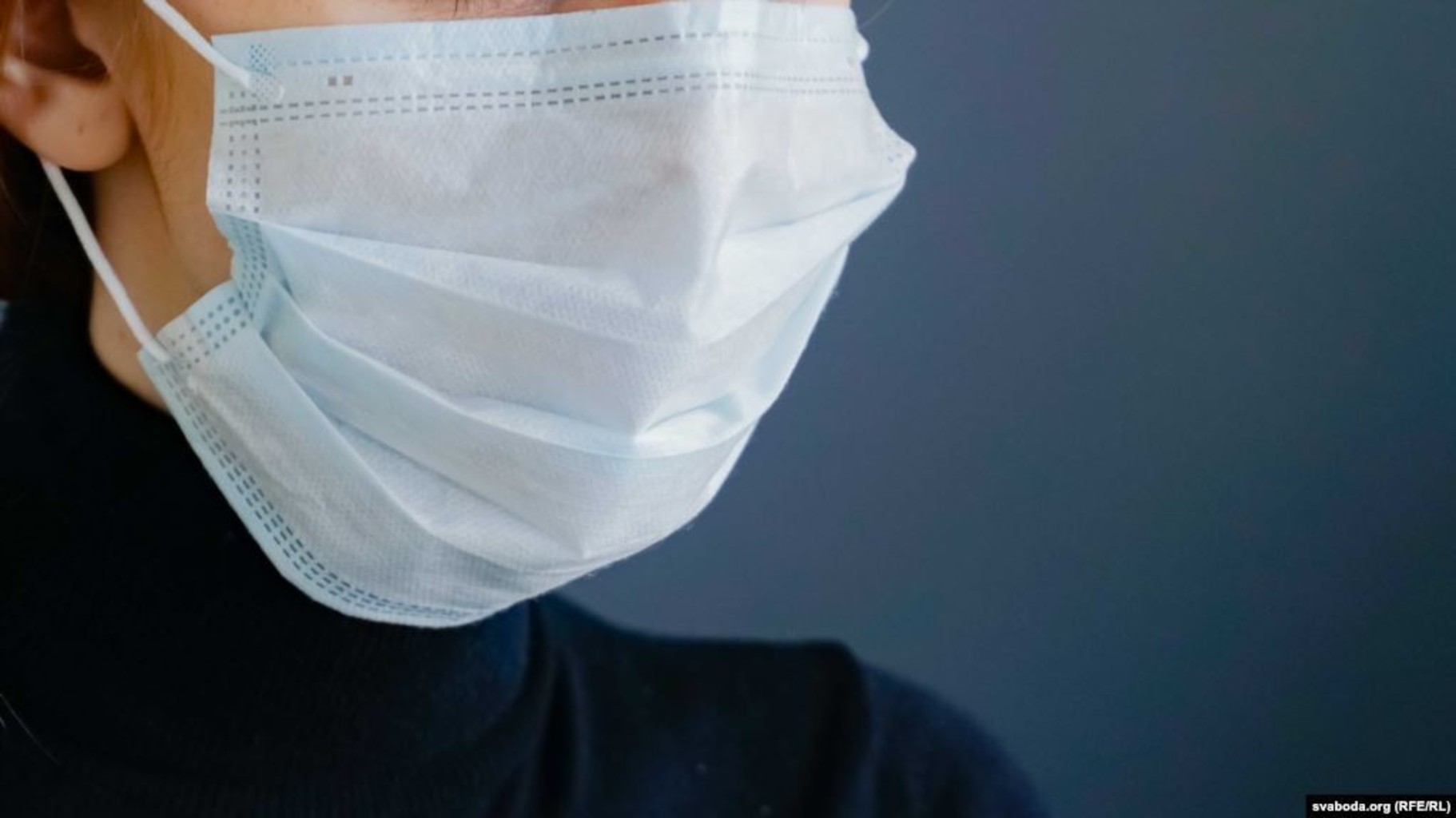 Защита медицинской маски. Маска медицинская. Медицинская маска в руке. Маска защитная медицинская. Медицинские маски от коронавируса.